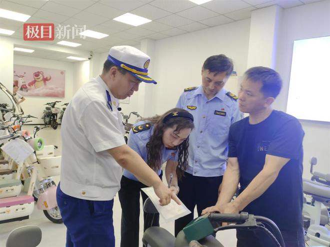 武汉开展电动自行车安全隐患集中夜查行动(图3)